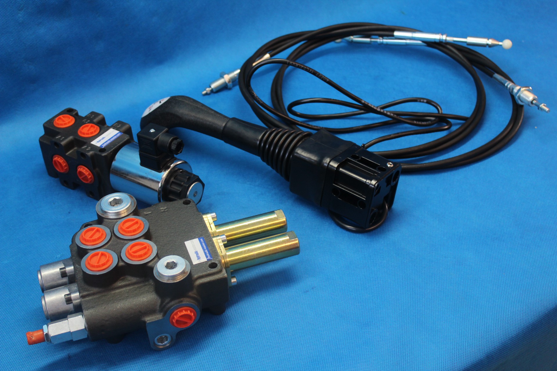 WITH THIS KIT YOU CAN CONTROL 3 SECTION USING ONE JOYSTICK
